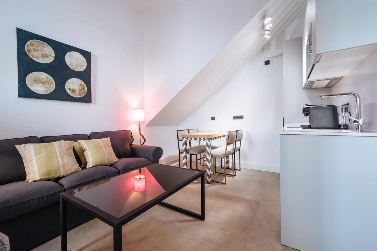 Apartamentos Montevideo 6 إشبيلية المظهر الخارجي الصورة